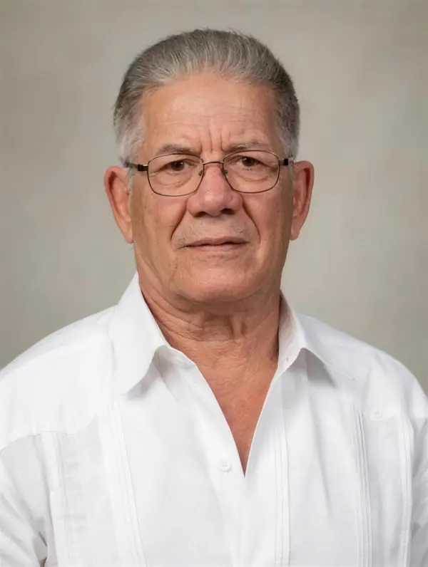 Retrato de Don Fernando Manrique Suárez Paternina con guayabera blanca